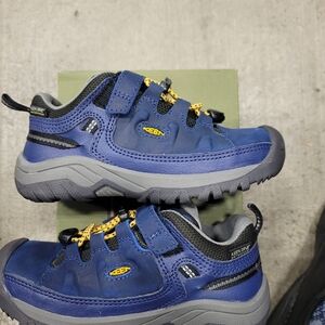 New keen hiking shoes for kids size 12